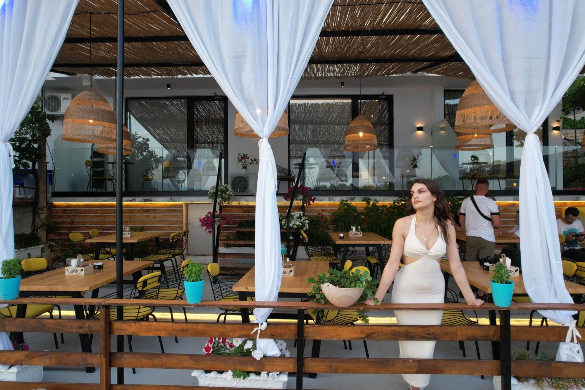 Nili Deluxe Hotel Sarande Exterior photo