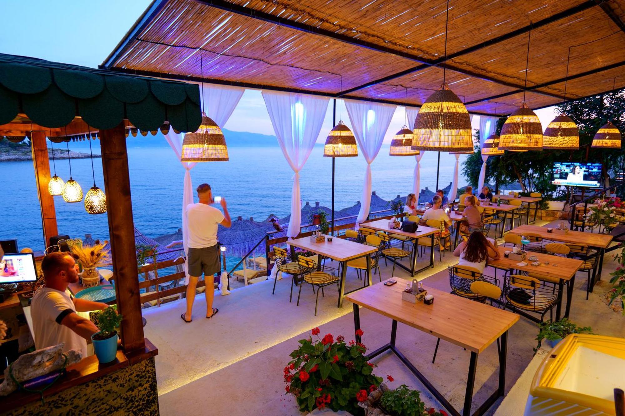 Nili Deluxe Hotel Sarande Exterior photo